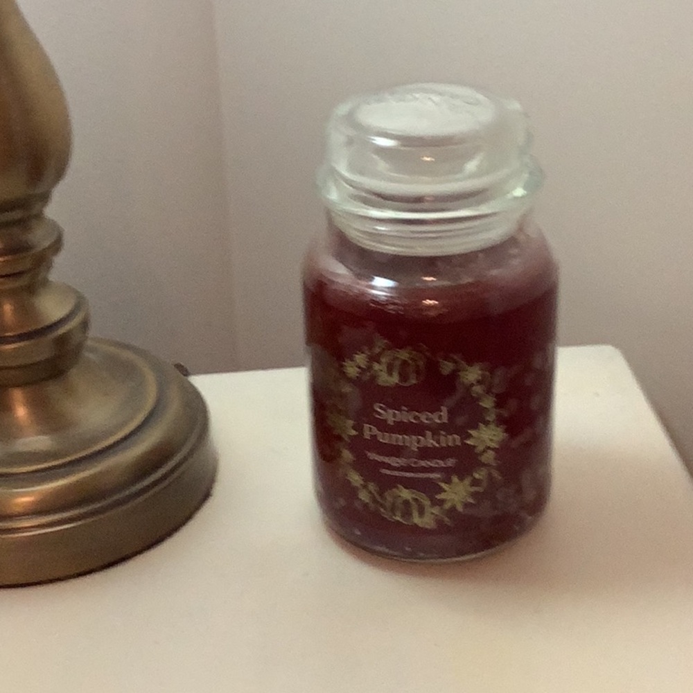 Yankee Candle Spiced Pumpkin Collector’s Edition with Gold Accents, 22 oz. Large
